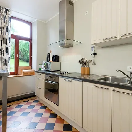 Rustic Ardennes Retreat بيت للعطل