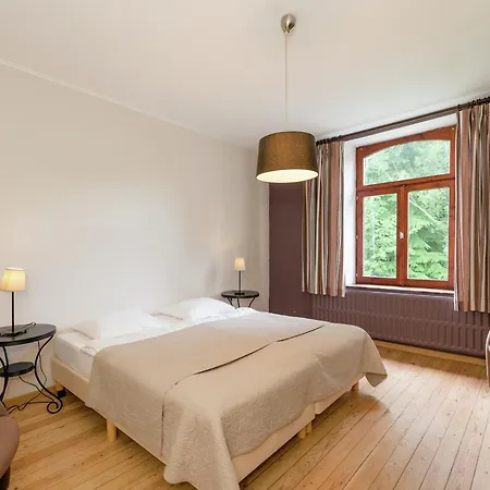 Rustic Ardennes Retreat بيت للعطل